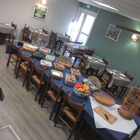 Отель De La Paix 3*